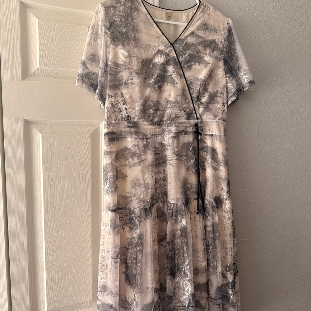 Chic Black and White Women's Midi Dress